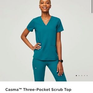 FIGS women's Caribbean Blue Casma - Three-Pocket Scrub Top - S / Caribbean Blue